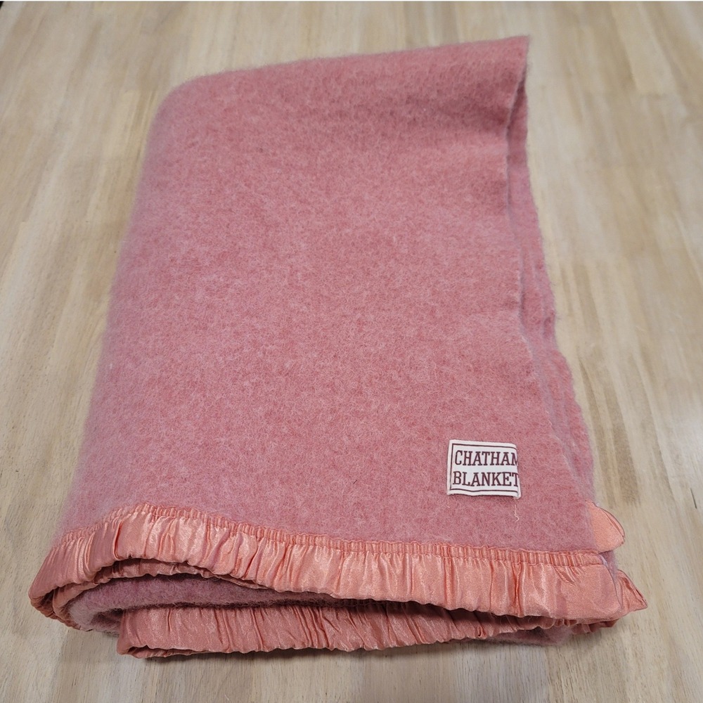 Vtg Chatham Pink/Dusty Rose Satin Trim Wool Blanket Oversized Throw 51"x70"
